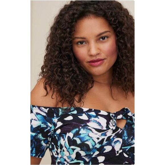 NWT TORRID Babydoll Floral Super Soft Tie-Front Off-Shoulder Top Sz. 3 or a 3X - Picture 2 of 5